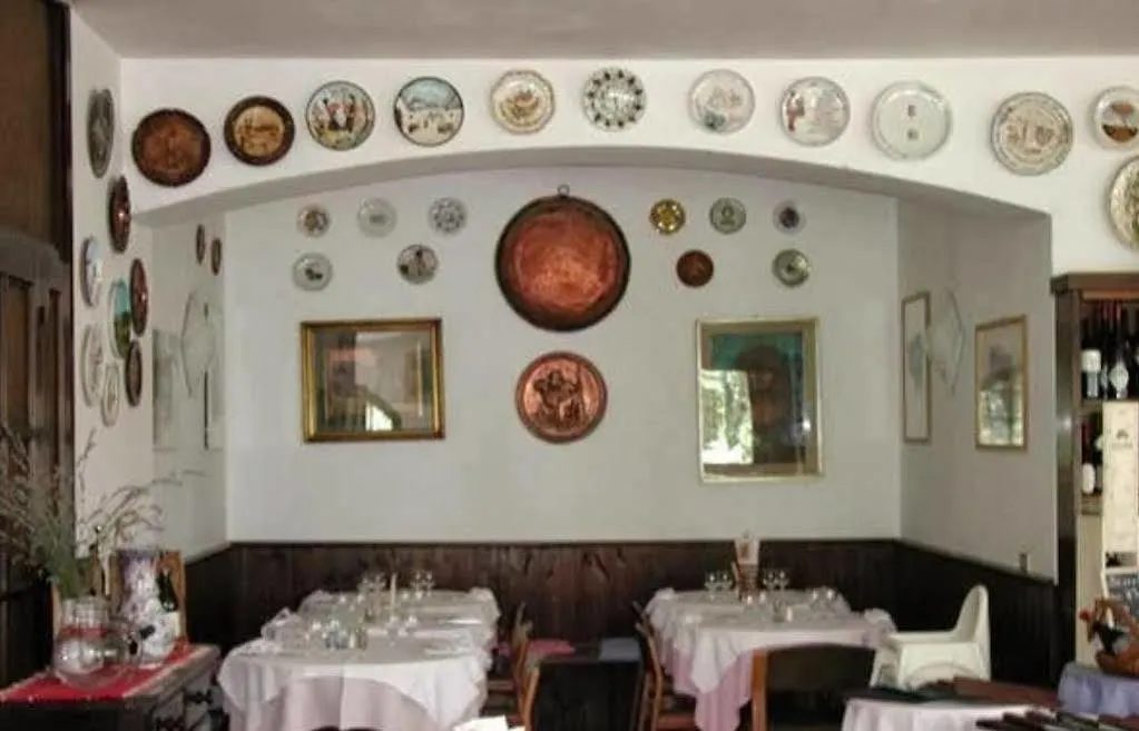 Hotel Ristorante Sassi Rossi Taceno 3*,  Italy