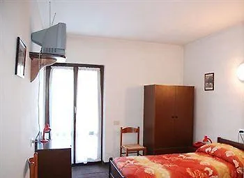 Hotel Ristorante Sassi Rossi Taceno 3*,
