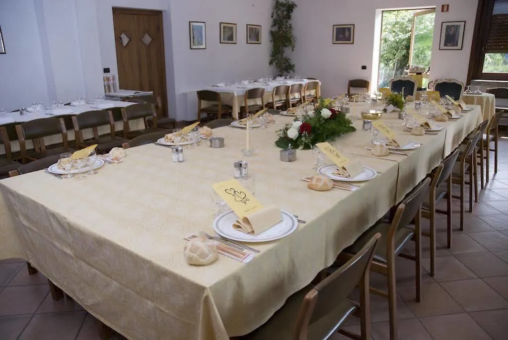 Hotel Ristorante Sassi Rossi Taceno 3*,